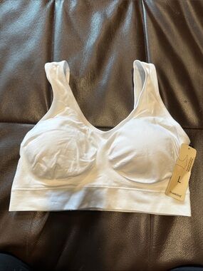 NWT Shapermint white wireless bralette large